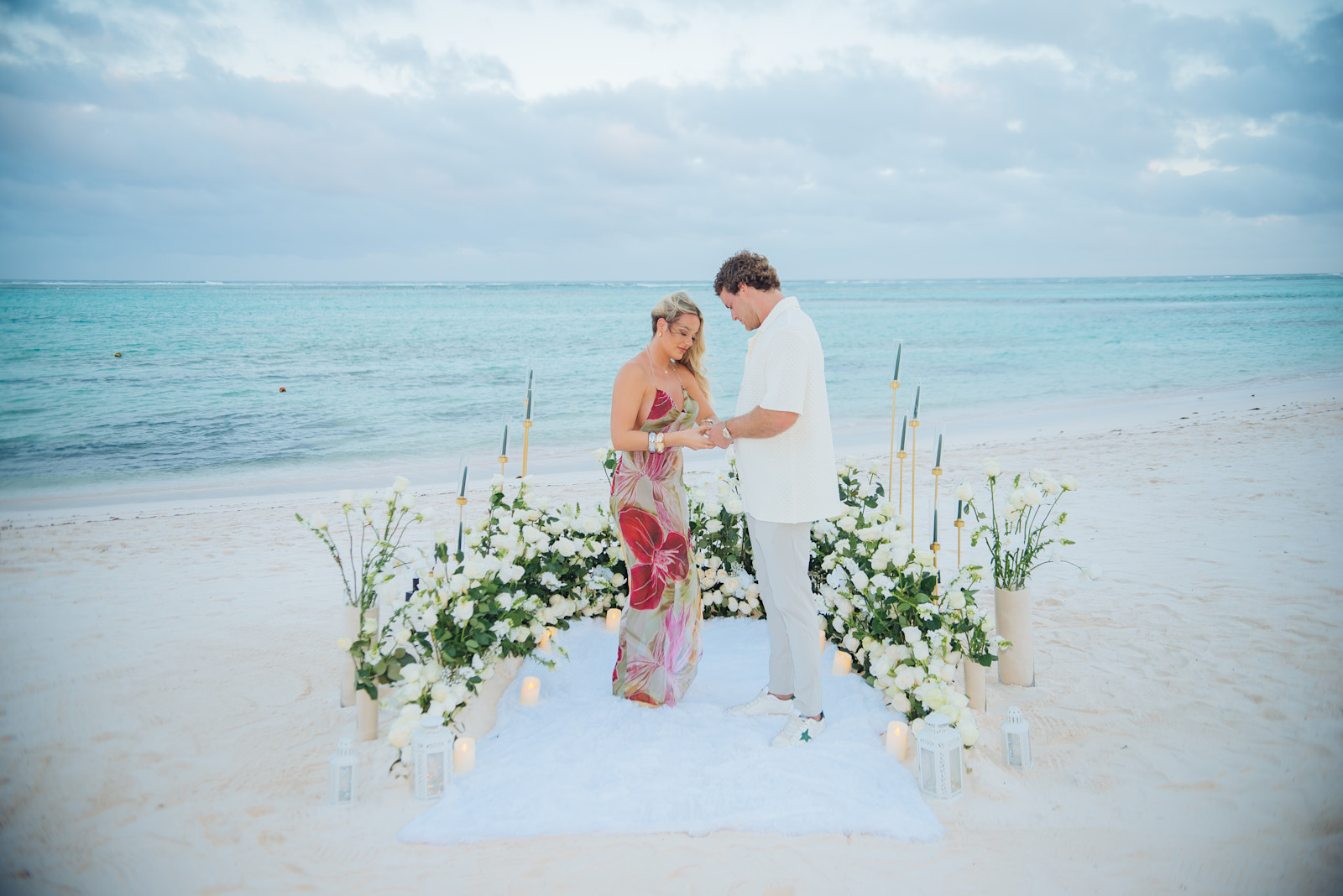 White Serenity: detalhe da montagem 17 em uma praia privativa de Uvero Alto, Punta Cana.