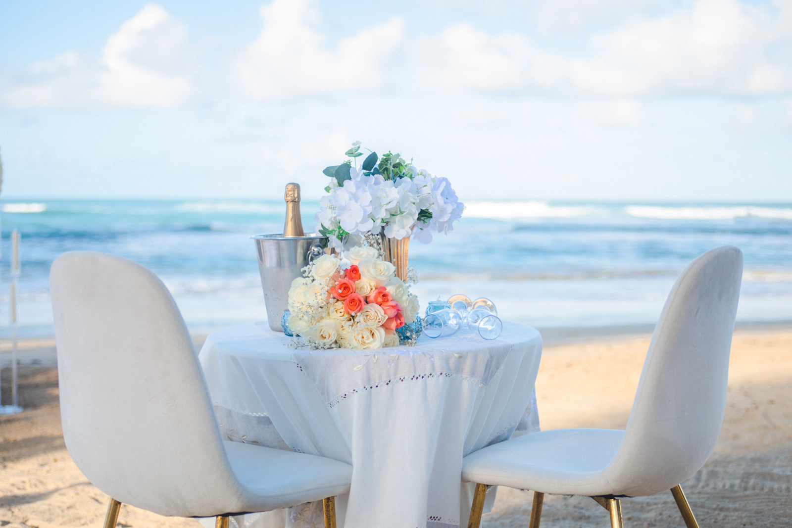 Amour by the Sea: detalhe da montagem 4 em uma praia privativa de Uvero Alto, Punta Cana.