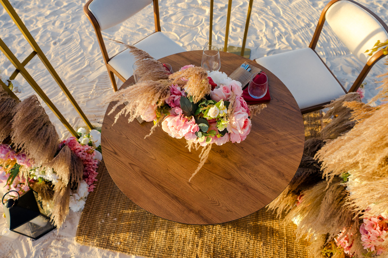 Cozy Love : détail de l’installation 5 sur une plage privée d’Uvero Alto, Punta Cana.