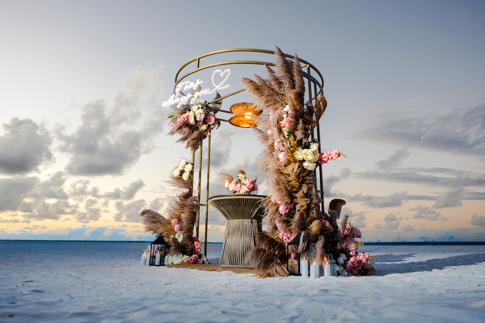 Cozy Love : détail de l’installation 12 sur une plage privée d’Uvero Alto, Punta Cana.
