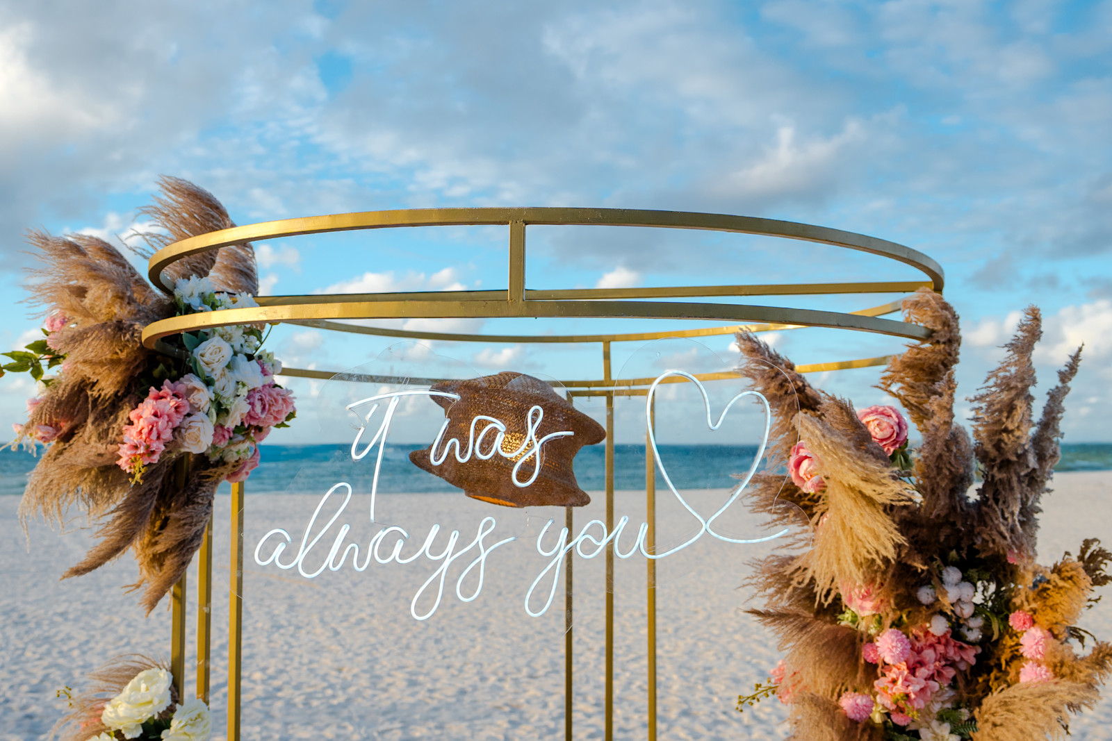 Cozy Love : détail de l’installation 4 sur une plage privée d’Uvero Alto, Punta Cana.