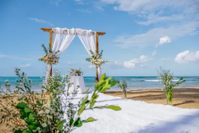 Punta Cana vs Maldivas: ¿Cuál ofrece la escapada romántica definitiva?
