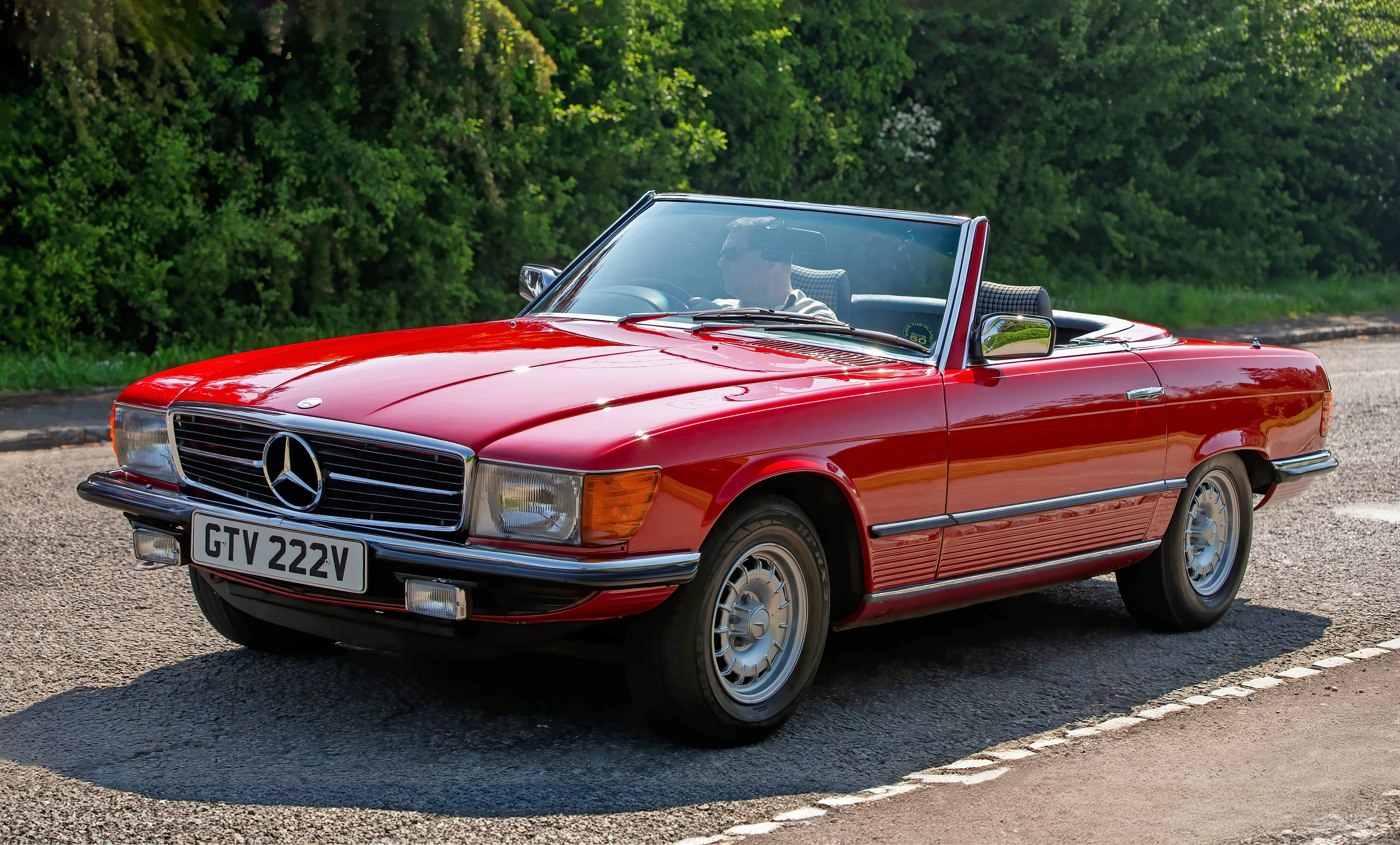 Mercedes-Benz SL | Kaikki ne, jotka katsoivat TV-sarjaa Dallas 40 vuotta sitten muistavat tämän auton. Bobbyn kiesi.