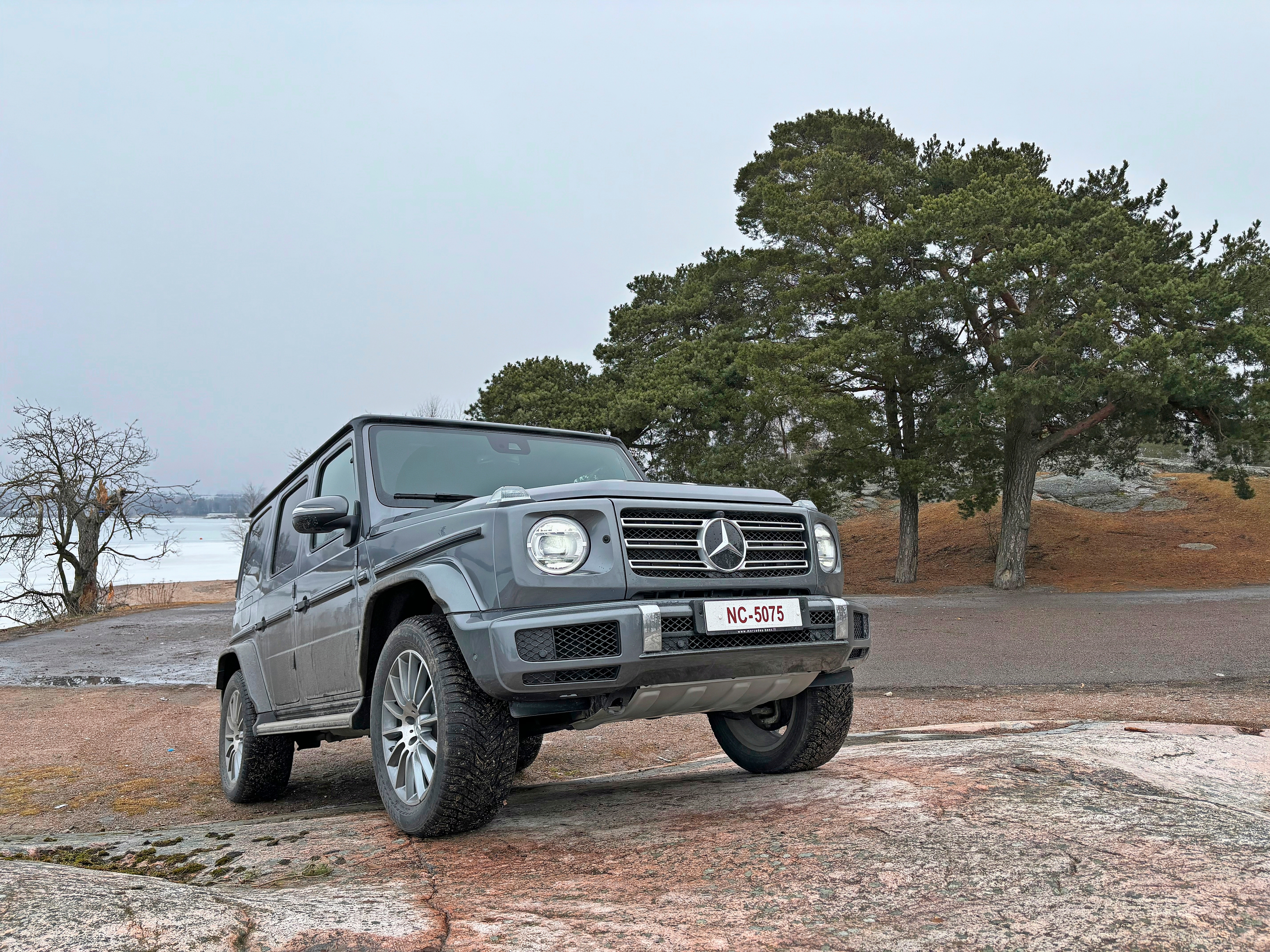 Mercedes-Benz G 400 d – Maastoautojen ikoninen kiintotähti valmistetaan yhä suurelta osin käsityönä