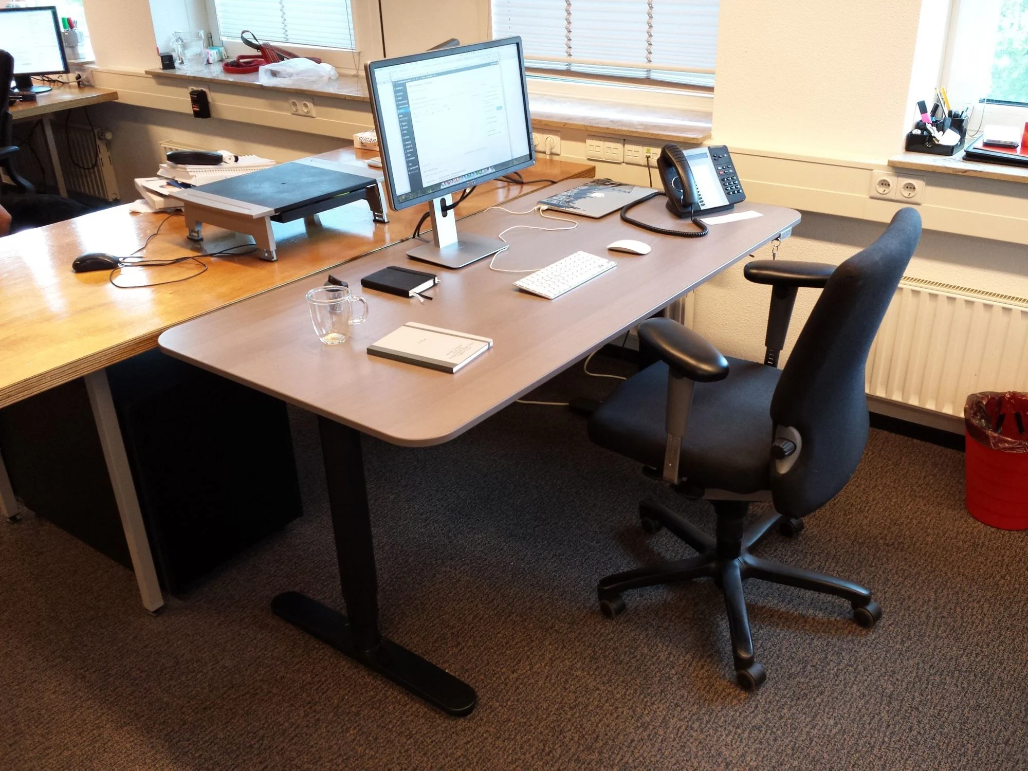 IKEA BEKANT standing desk