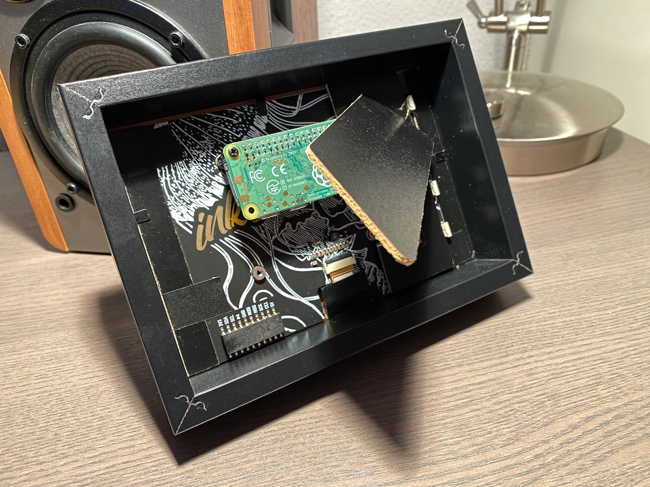 Inky Impression with Raspberry Pi Zero W build into IKEA picture frame