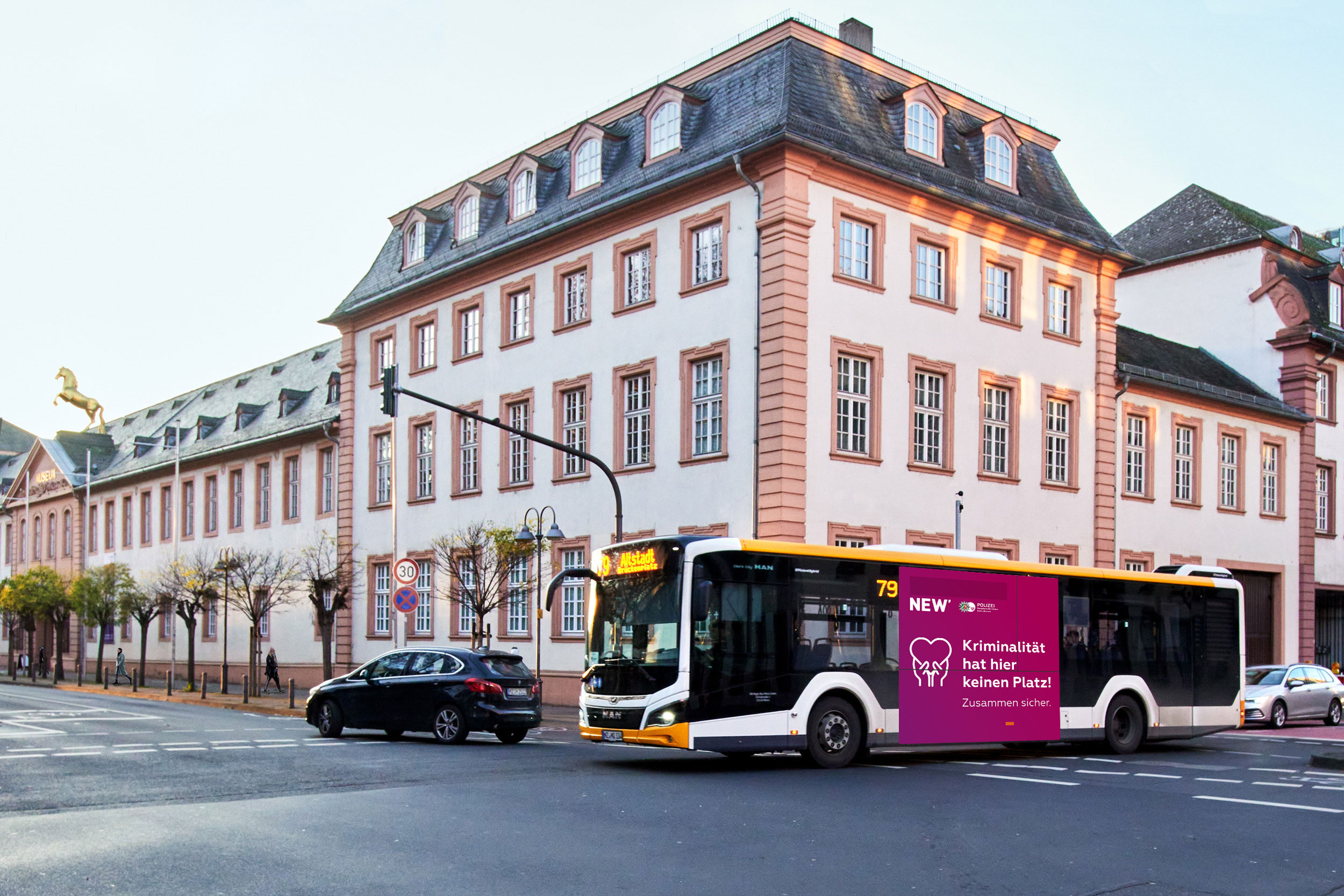 Trafficboard auf einem Linienbus