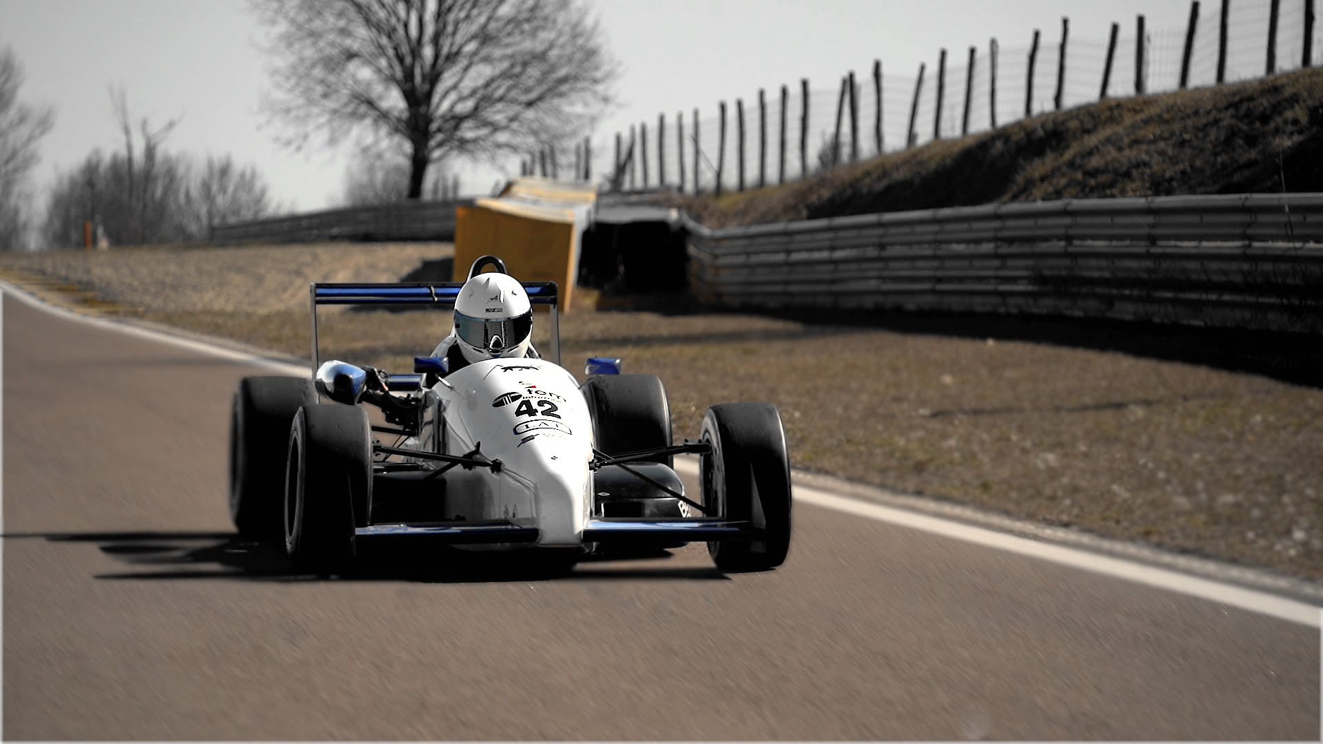 Dallara F392 Ex Giancarlo Fisichella: Formula 3 old school one-seater.
