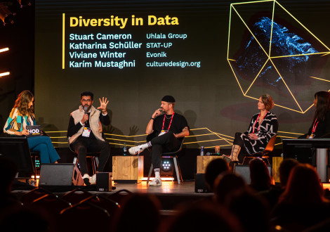 Spannende Panels-Diskussion zu Diversity in Data mit Stuart Cameron (Uhlala Group), Katharina Schüller (STAT-UP), Viviane Winter (Evonik) und Karim Mustaghni (culturedesign.org). 