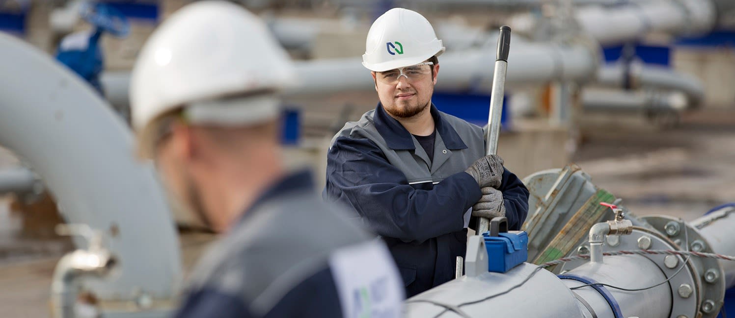 Image of NDT Global employees inspecting a pipeline