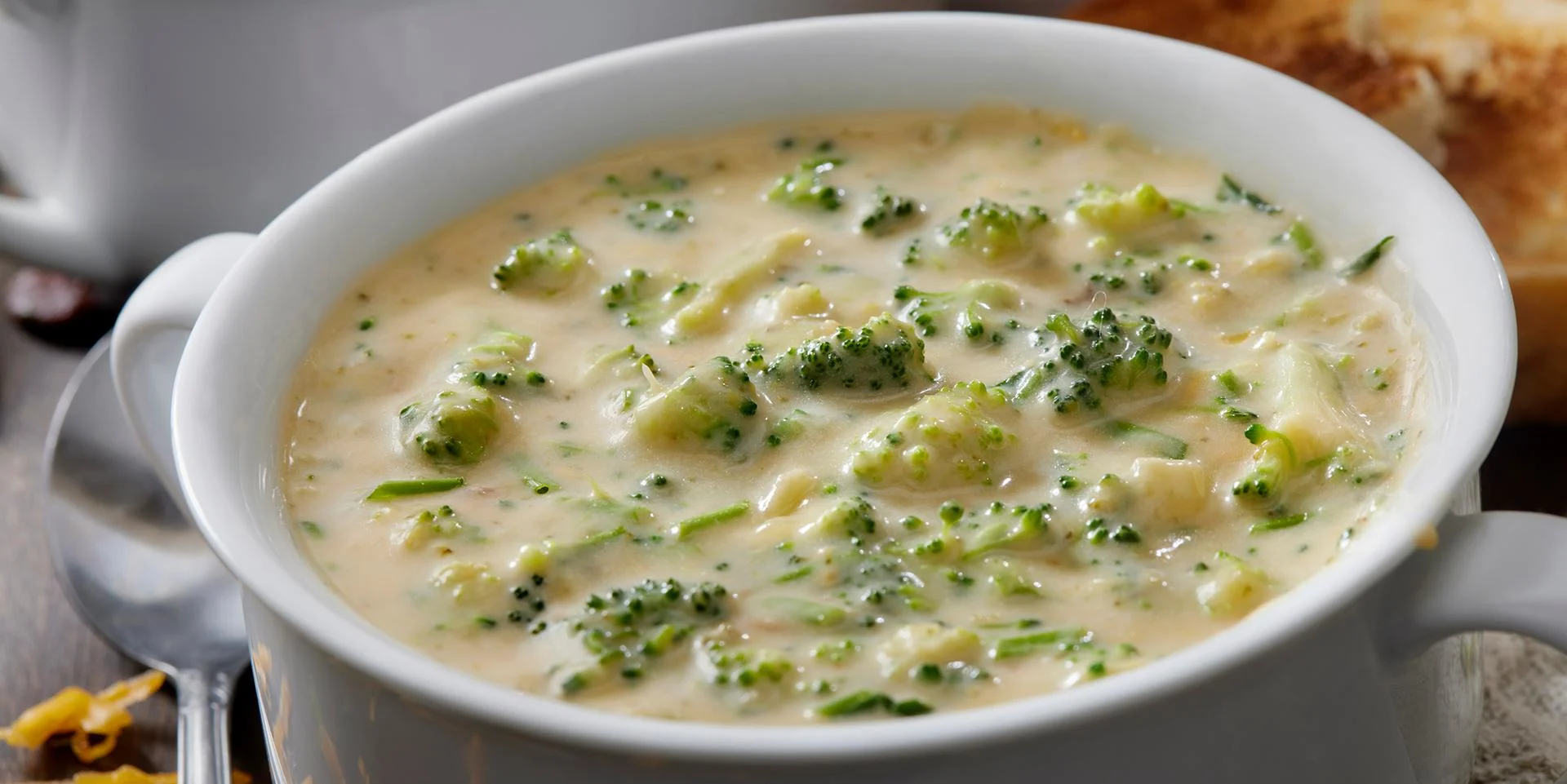 A bowl of broccoli and cheese soup
