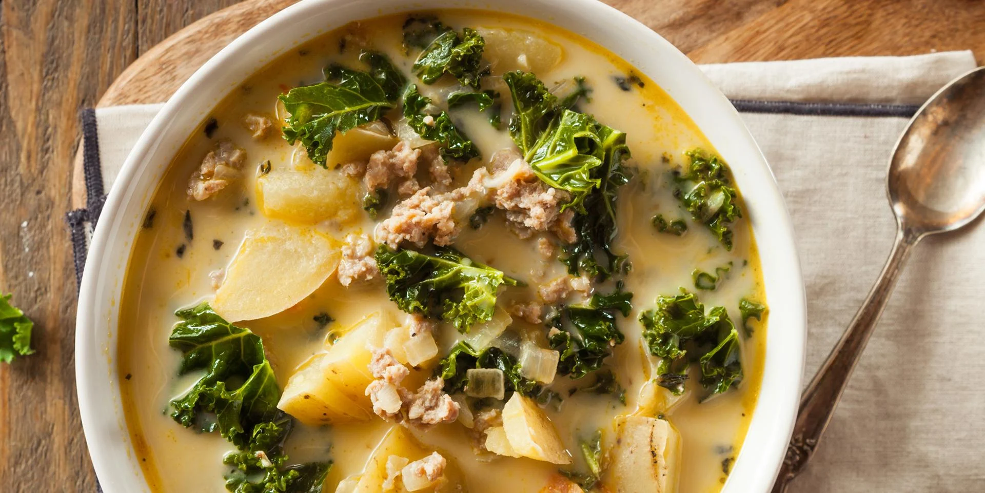 A bowl of Zuppa Toscana.