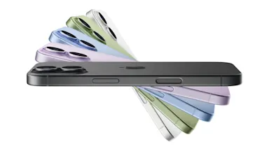 iPhone 17 i olika färger, inklusive svart, grön, blå, lila och vit, visas i en solfjäderformad uppställning.