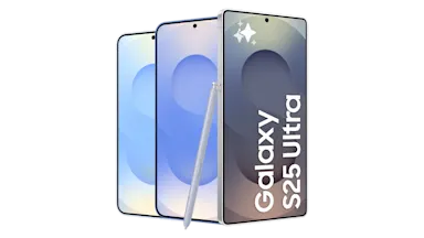 Alla tre mobiler inom Samsung Galaxy S25-serien uppställda bredvid varandra