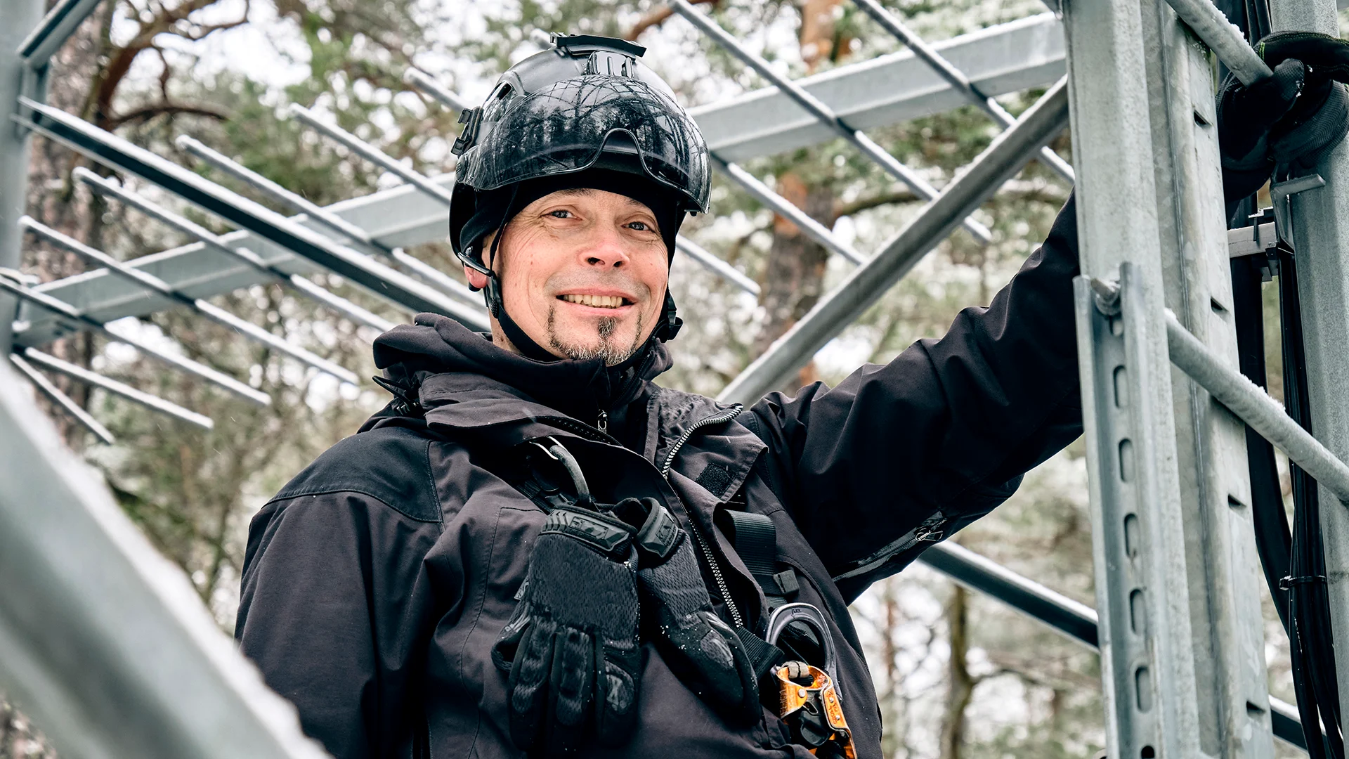 Följ med bakom kulisserna