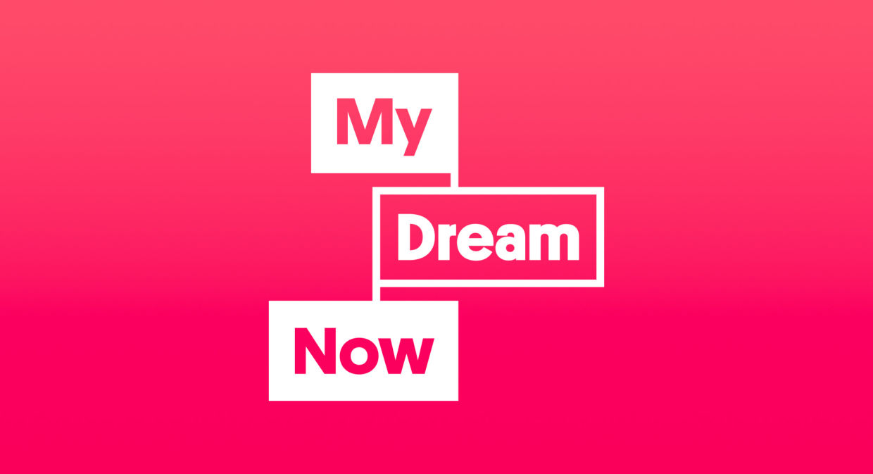 Text som säger My Dream Now i vitt med rosa bakgrund