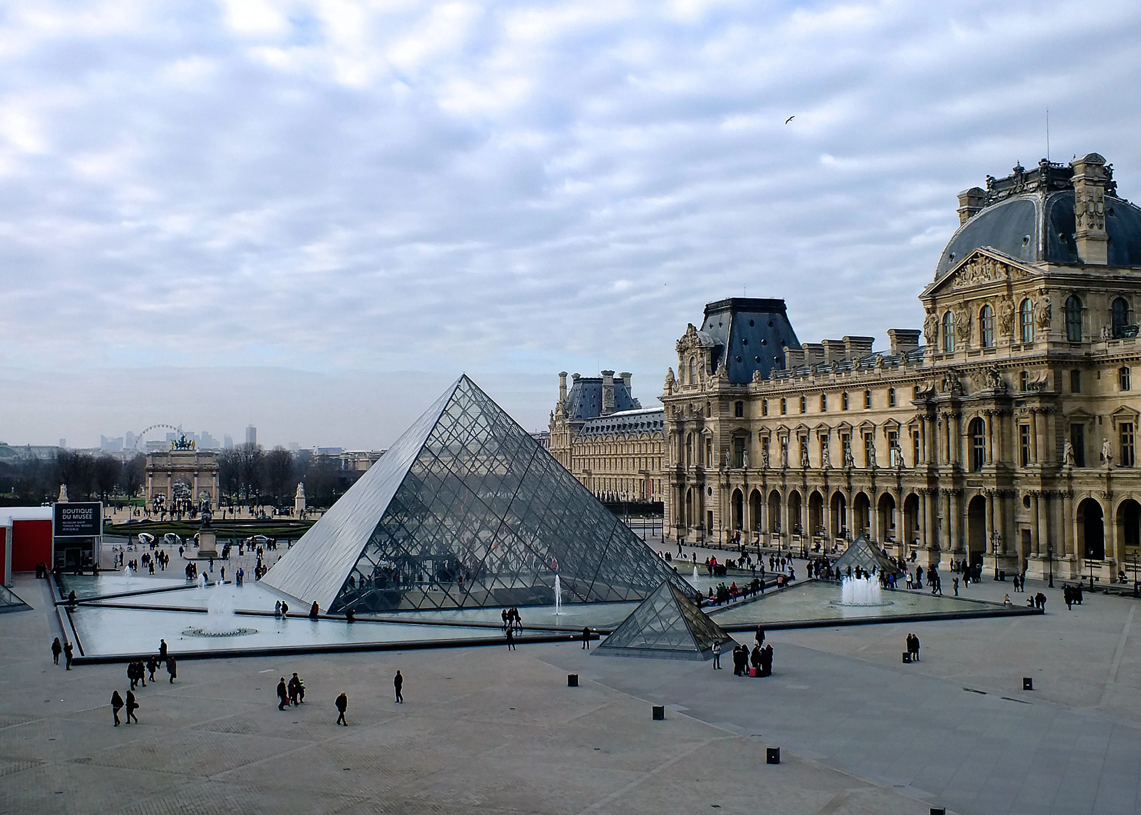 Paris-Louvre