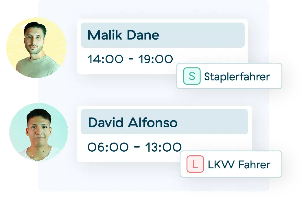 Zwei Mitarbeiterzeitkarten. Malik Dane arbeitet von 14:00-19:00 Uhr als Gabelstaplerfahrer (Staplerfahrer). David Alfonso arbeitet von 06:00-13:00 Uhr als LKW-Fahrer. Jede Karte enthält ein Foto und ein Berufssymbol.