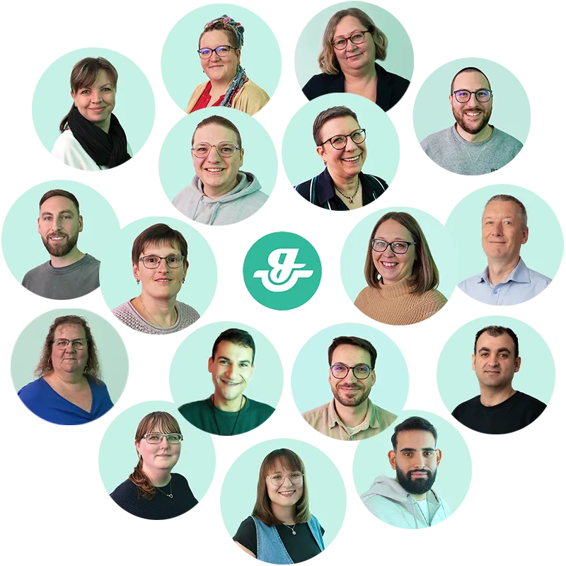Eine Collage von 17 Personen, jede in einem kreisförmigen Rahmen, die in die Kamera lächeln und ein Logo in der Mitte haben. Der Hintergrund ist hellgrün. Die Collage zeigt einen Teil des Lohnexperten-Teams von gastromatic