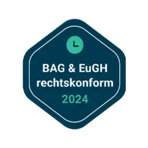 Ein dunkelblaues sechseckiges Abzeichen mit einem kleinen Uhrensymbol oben und dem Text BAG & EuGH rechtskonform 2024 in Weiß und Grün, der auf die Rechtskonformität für 2024 hinweist.