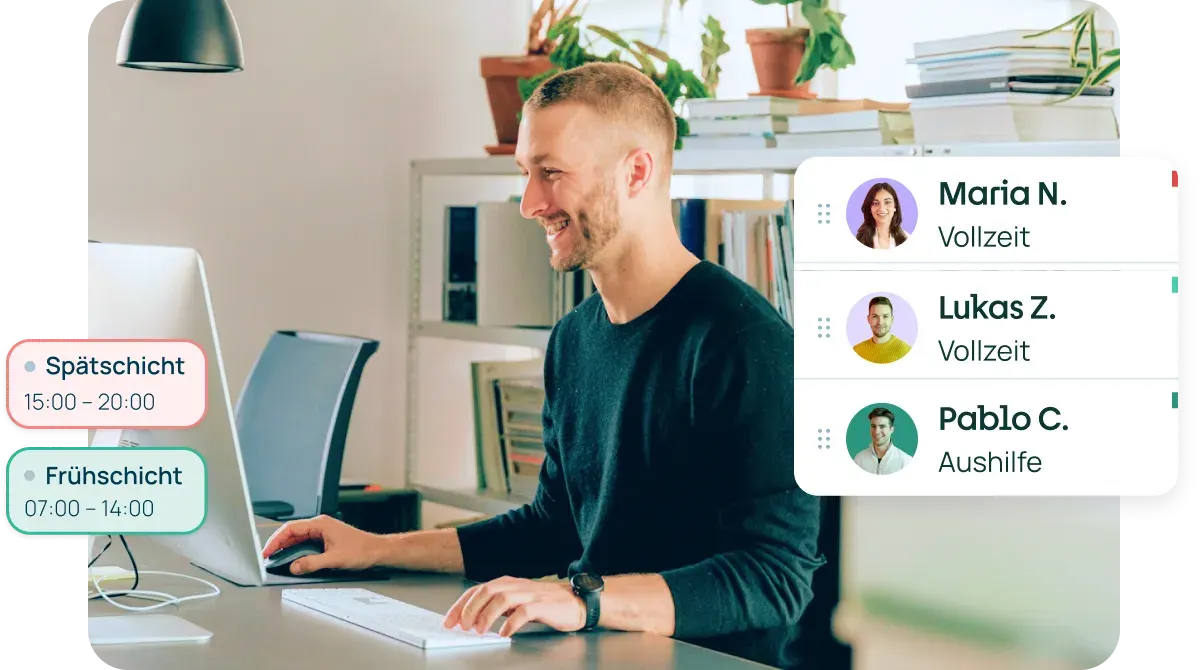 Ein Mann erstellt am Computer einen Dienstplan. Umrandet wird das Foto von kleineren Screenshots aus der gastromatic Software mit Worten wie Frühschicht, Spätschicht, Urlaub und ein paar Mitarbeiterprofilen