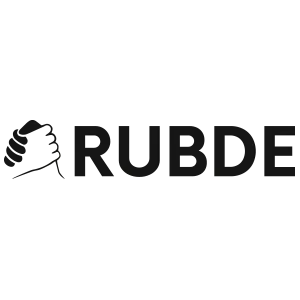 Das Bild zeigt ein verpixeltes, schwarzes Textlogo auf weißem Hintergrund. Der Text ist schwer zu lesen, scheint aber QRUBOT zu bedeuten, mit einer verpixelten Roboterfigur links neben den Buchstaben.