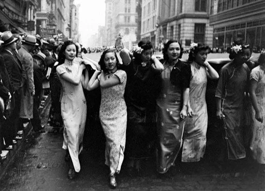 Source: https://www.rokit.co.uk/blogs/news/a-brief-history-of-the-cheongsam?srsltid=AfmBOoq4h9HppT6F4GAaHxvfcoGHI1C1N6KaL6Tu8J67sRC_lww5kjiX