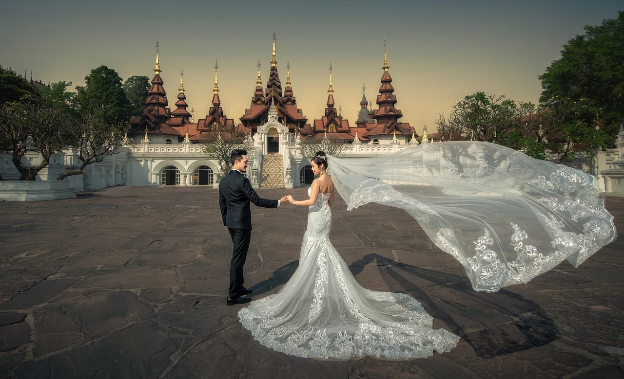 Wedding Couple in Thailand. Source: https://pixabay.com/photos/wedding-thailand-happiness-joy-5285087/