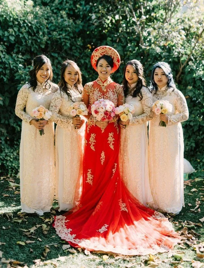 Source: https://eastmeetsdress.com/blogs/blog/the-5-essential-elements-of-a-bridal-ao-dai
