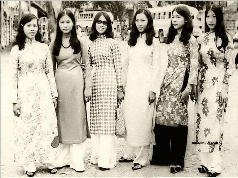Source: https://marknvy.com/blogs/hints-and-tips/the-hippy-ao-dai