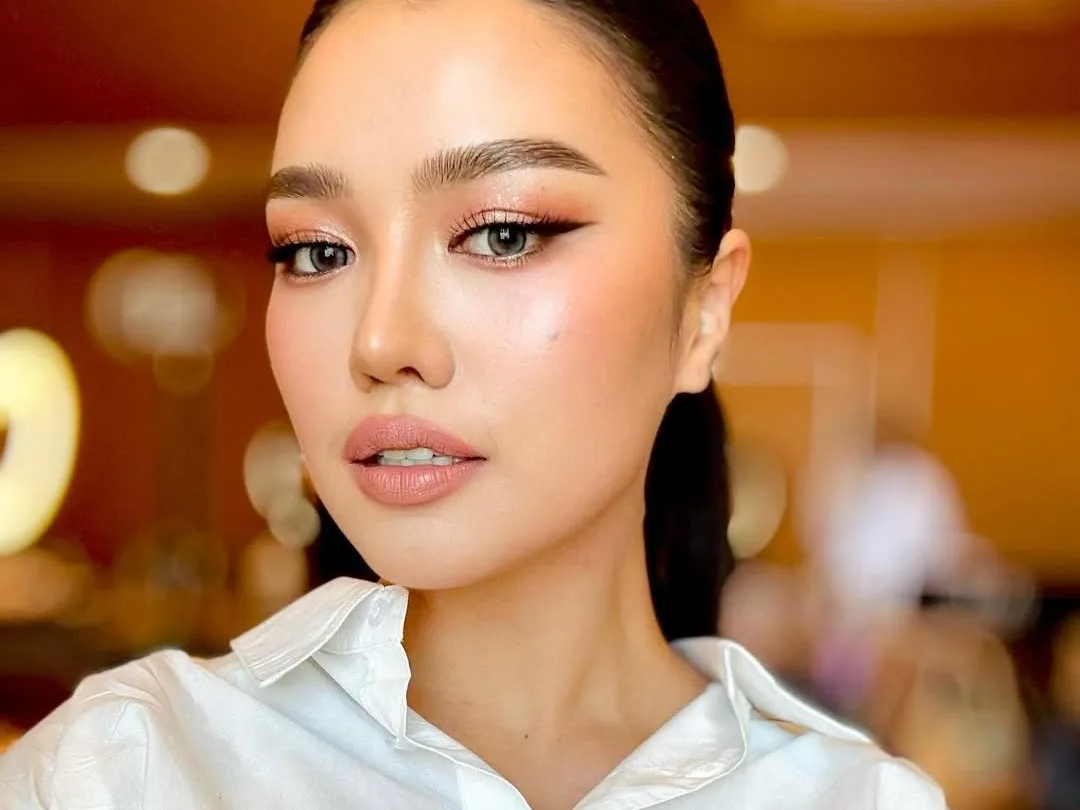 Cover Image: Thai makeup glam