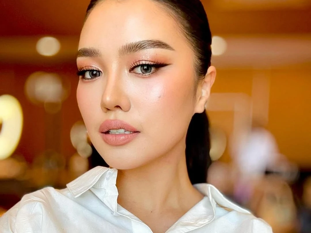 Cover Image: Thai makeup glam