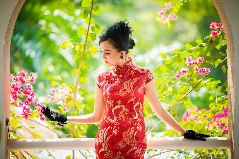 Woman wearing a cheongsam. Source: https://cdn.pixabay.com/photo/2021/04/03/03/04/cheongsam-6146394_1280.jpg
