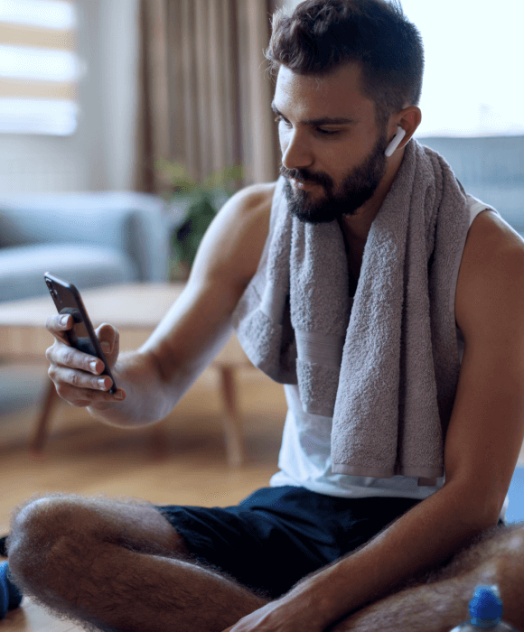A man exercising and using his smartphone 