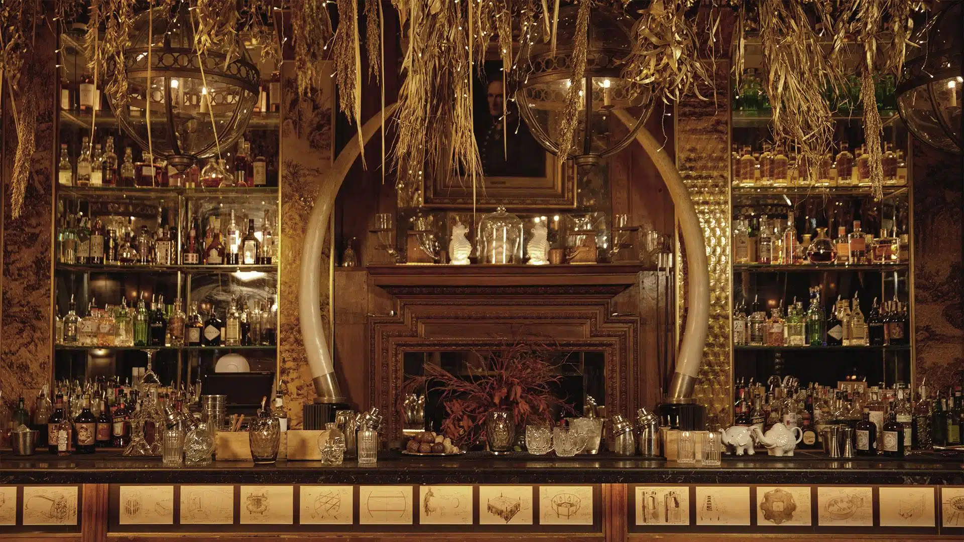 La Coctelería Bocachica destaca por su elegancia y ambiente exclusivo, con una decoración sofisticada que envuelve cada detalle y cócteles únicos.