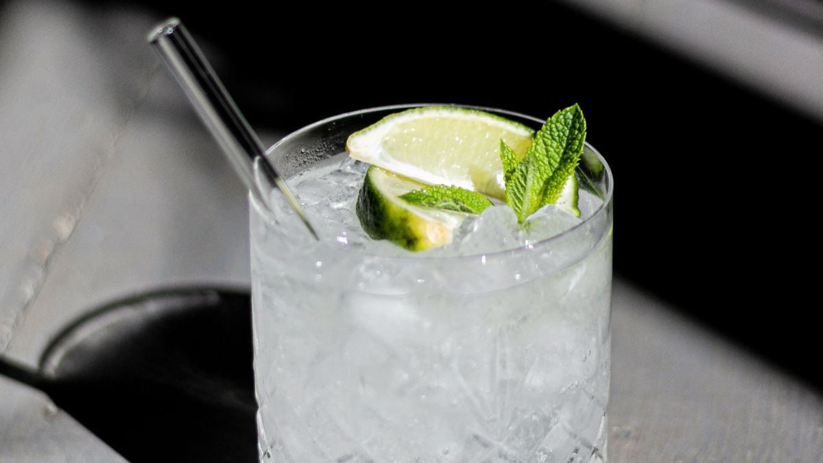 How To Make A Mojito That Tastes Like A Bar-Quality Drink_HeroImage_AltText