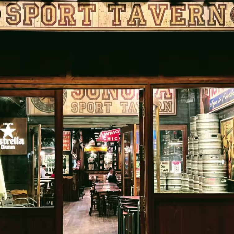 Sonora Sports Tavern es un bar deportivo con ambiente vintage, ideal para ver partidos, disfrutar de tapas y cervezas  en un espacio único.