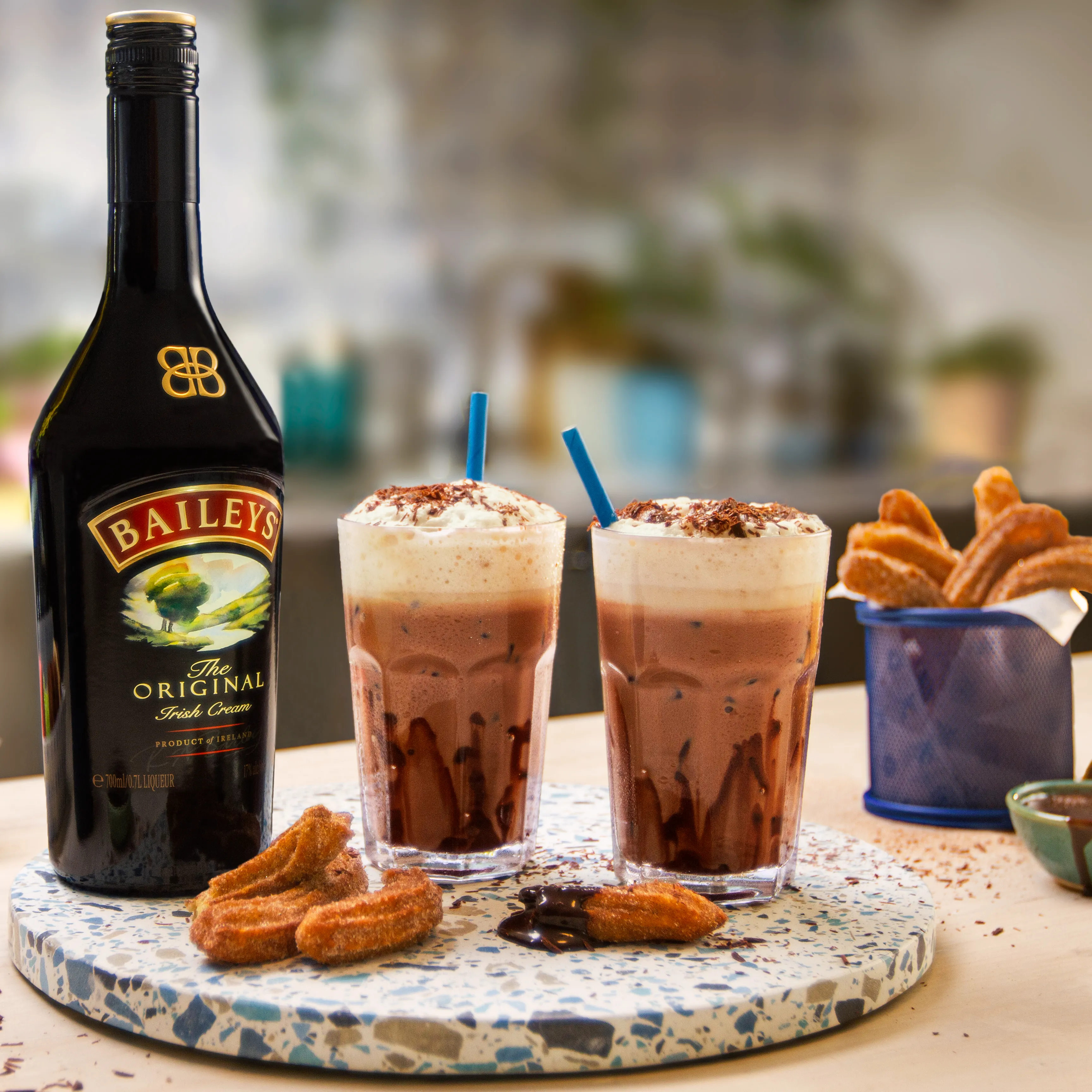 Chocolate caliente con Baileys y churros