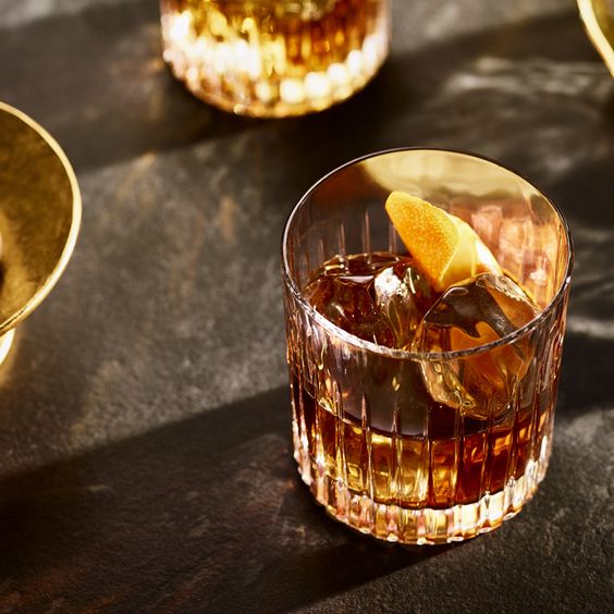Old Fashioned whisky cocktail