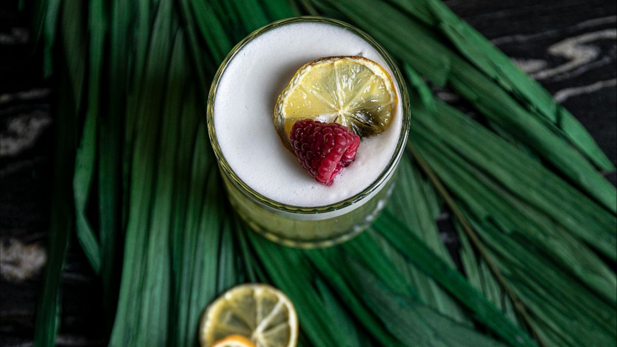 When To Shake Vs Stir A Cocktail: How Technique Changes The Final Drink_HeroImage_AltText