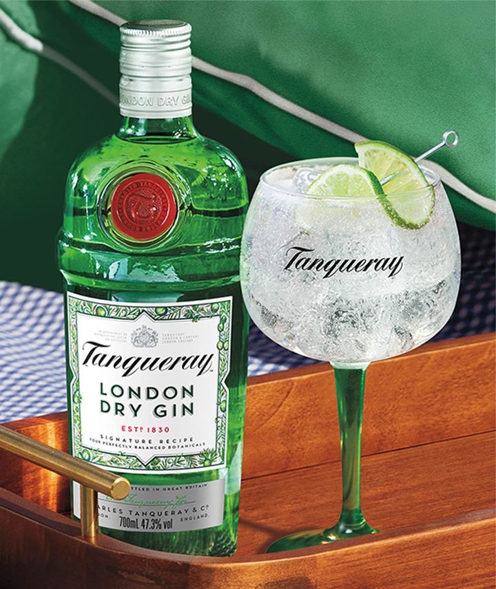 Tanqueray London Dry Gin serve shot