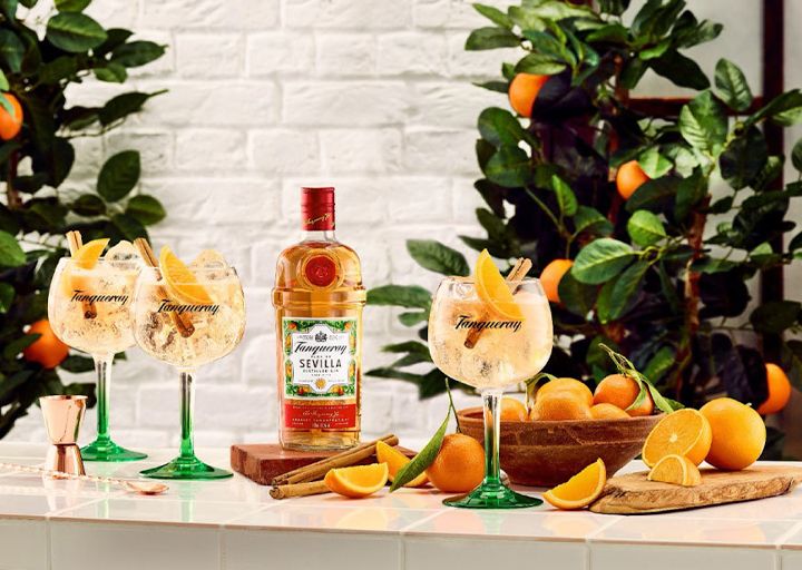 Tanqueray flor de sevilla serve
