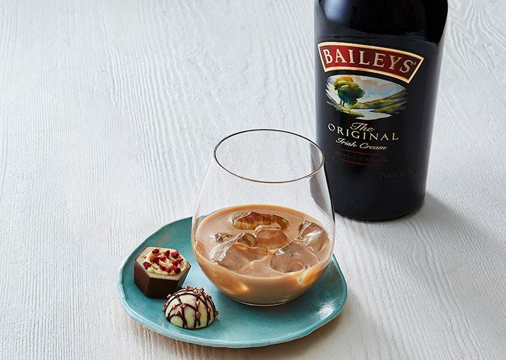 Egy pohár Baileys Original ír krémlikőr