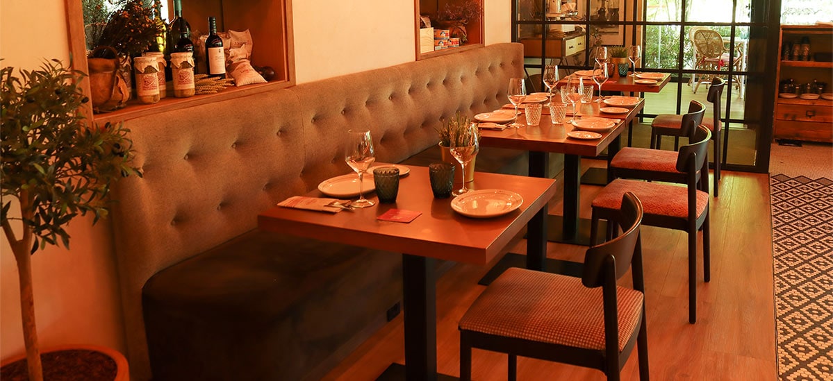 Castizo Aravaca combina tradición y modernidad en un espacio acogedor donde disfrutar lo mejor de la cocina madrileña en buena compañía.
