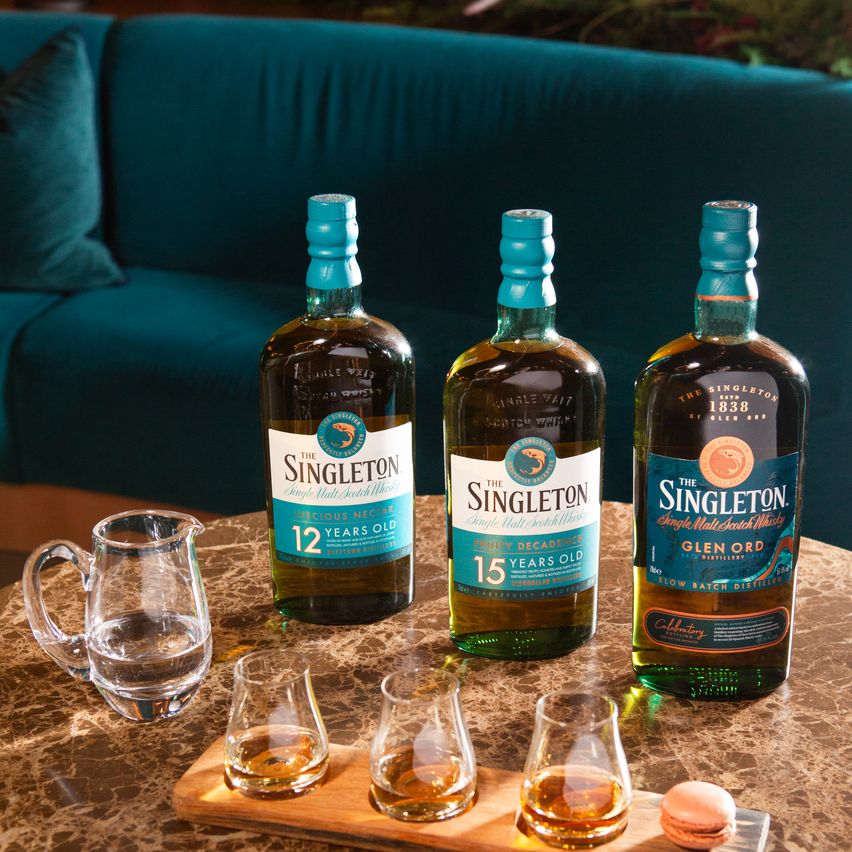Tres botellas de whisky The Singleton en una degustación.