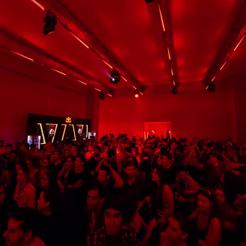 La fiesta de aniversario de Don't Tell Your Friends Futura