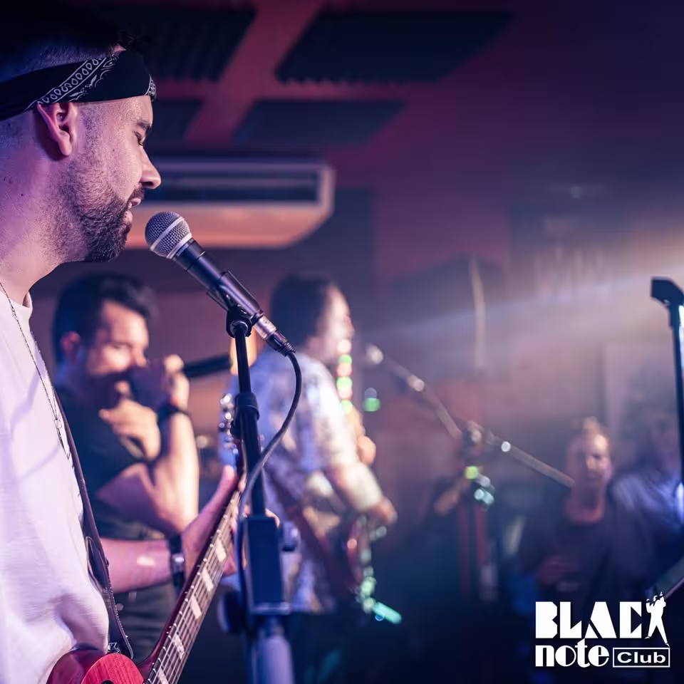 Riffs, luces y alma en cada nota. Black Note Club vibra en directo con la mejor música de la ciudad.