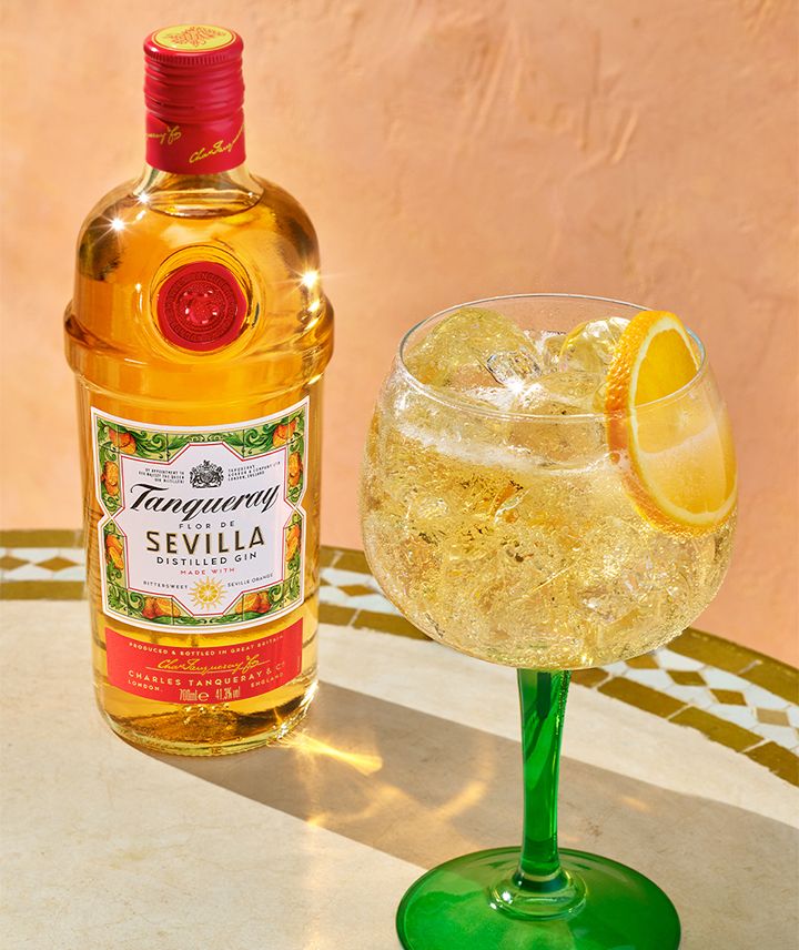 Tanqueray flor de sevilla serve