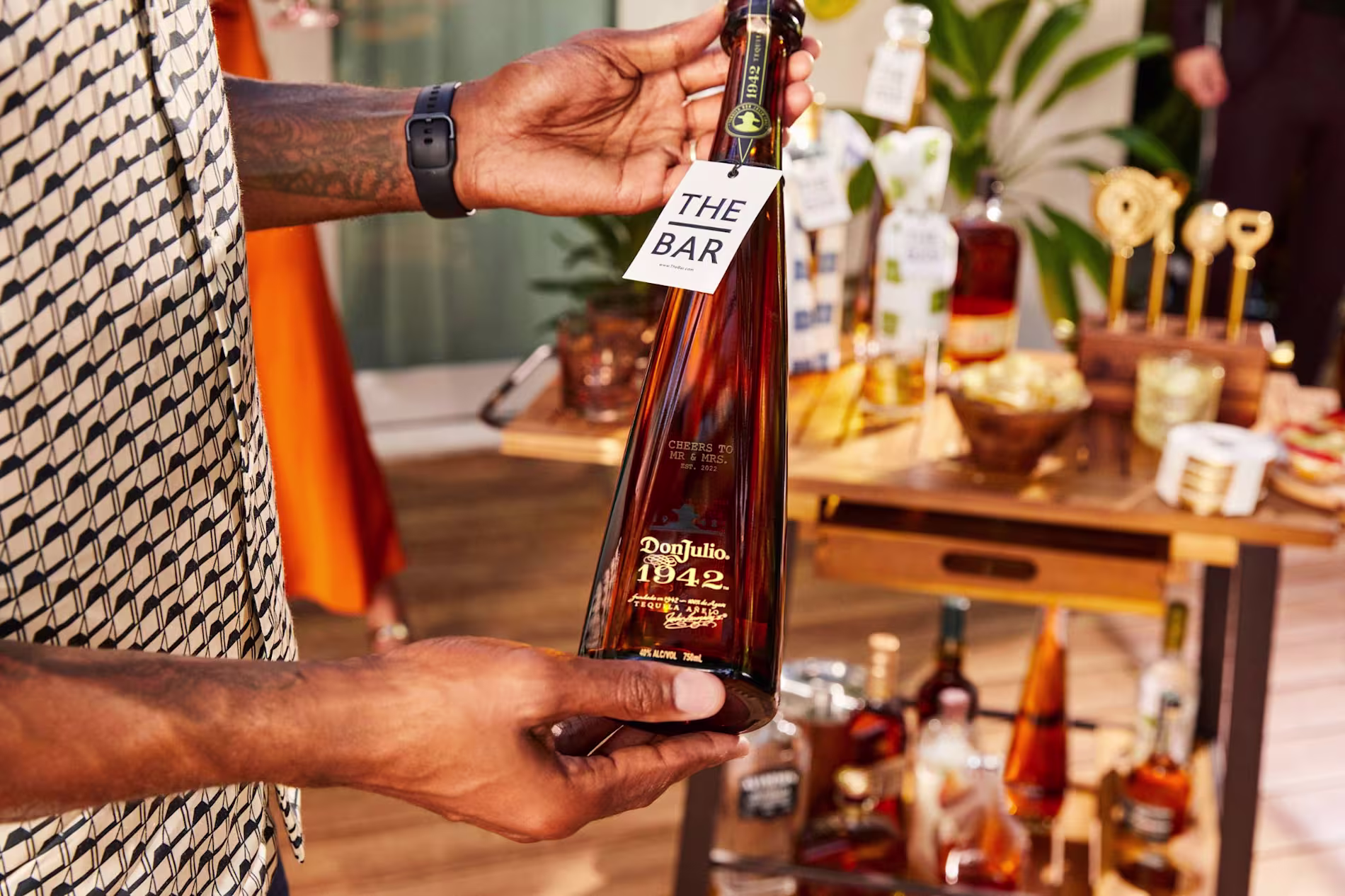 Engraved Don Julio 1942 Añejo Tequila bottle with “Cheers to Mr & Mrs” personalization and gift tag. Premium tequila gift ideal for weddings, engagements, anniversaries, newlyweds, and luxury spirits gifting.