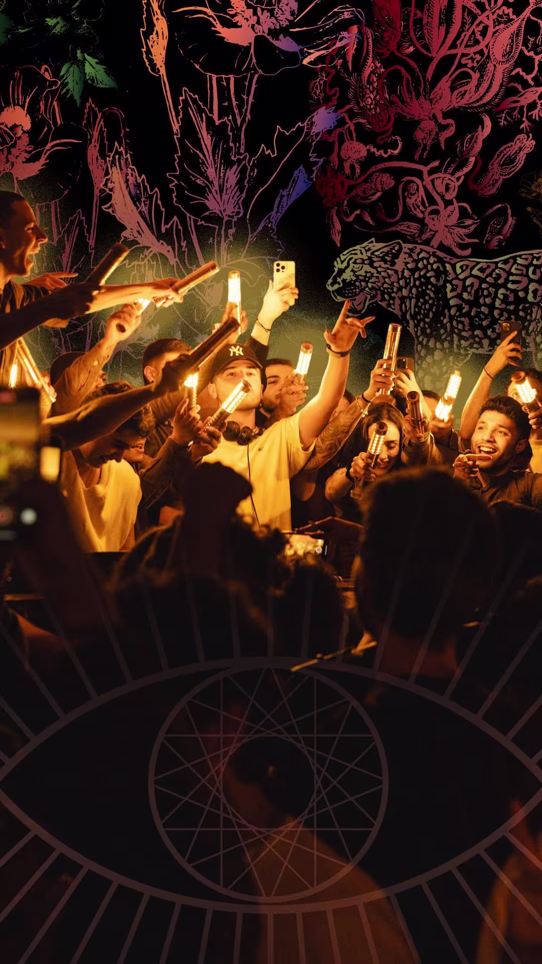 Una escena vibrante y llena de energía en Istar Madrid, con un grupo de personas alzando luces en un ambiente festivo y detalles artísticos de fondo.